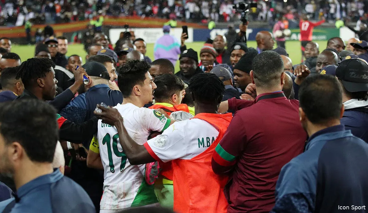 tragedie en algerie un mort apres le titre du mc alger iconsport 257102 0004 394580