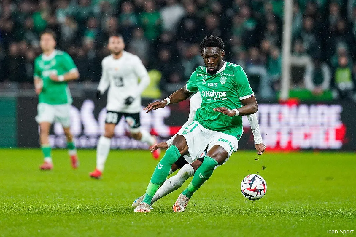 un joueur de l asse agresse par un supporter le terrible derapage iconsport 252937 0053 389305