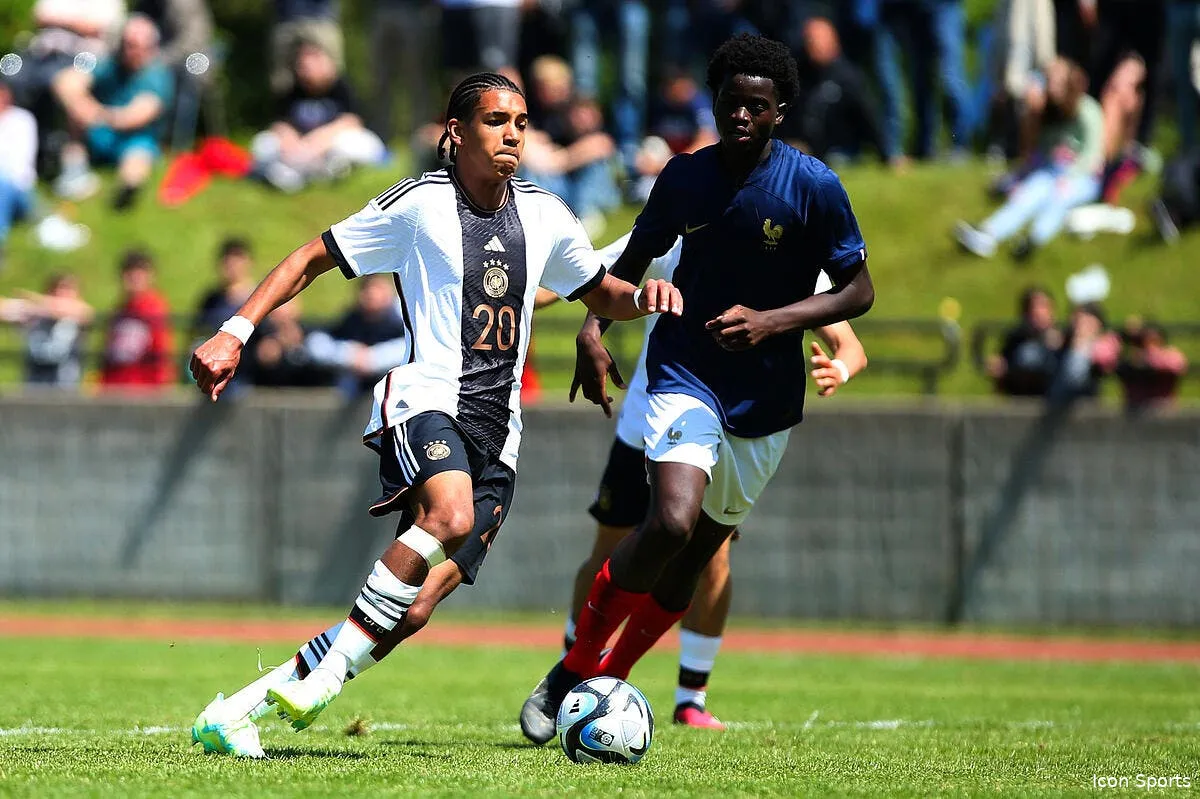 officiel le jeune n zinga pambani signe a l om n zinga pambani 1 396151