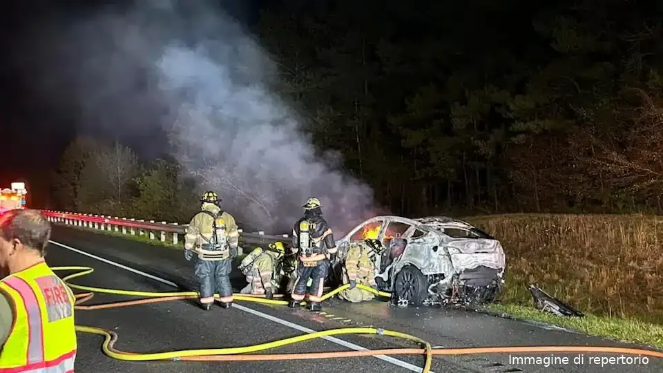 tesla model y incendio