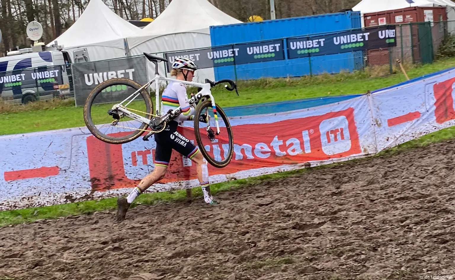 fem van empel 657dbf2b66e6b