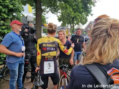 Riejanne Markus is congratulated right after her time trial.&nbsp;
