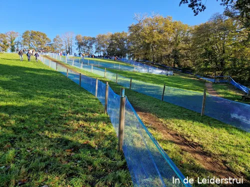 ...Maar eenmaal uit het bos zorgt de zon weer voor snellere stroken.