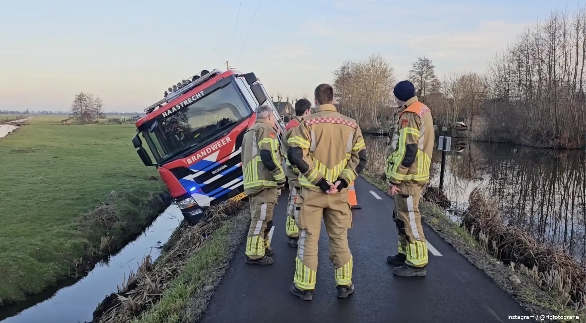 brandweer vast in berm scaled