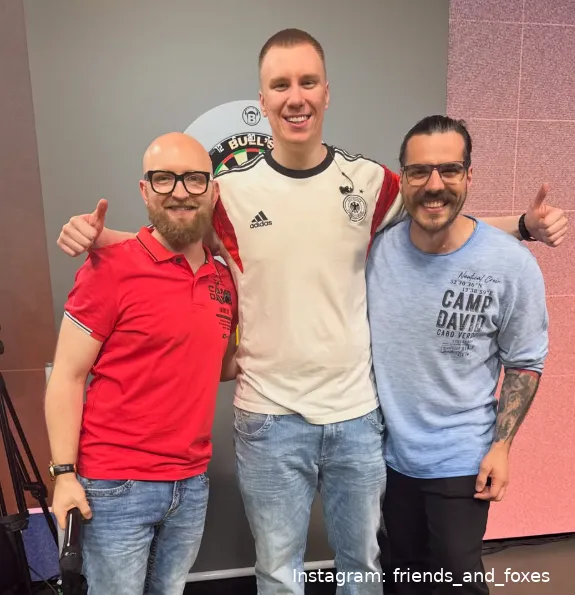 Die Hosts des Podcasts „Tops Tops Tops“