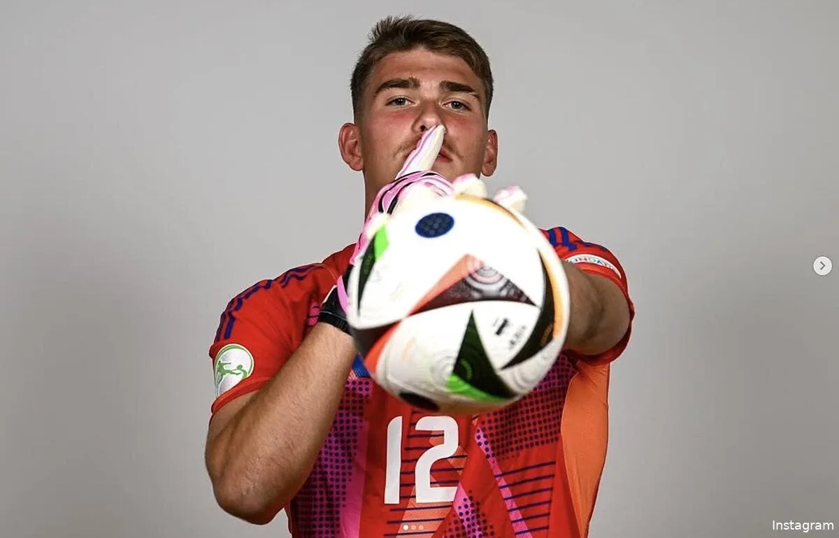 le psg piege donnarumma avec une signature donnarumma 388335