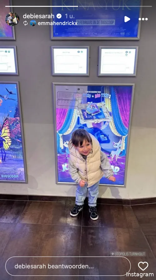 Instagram Stories (@debiesarah)