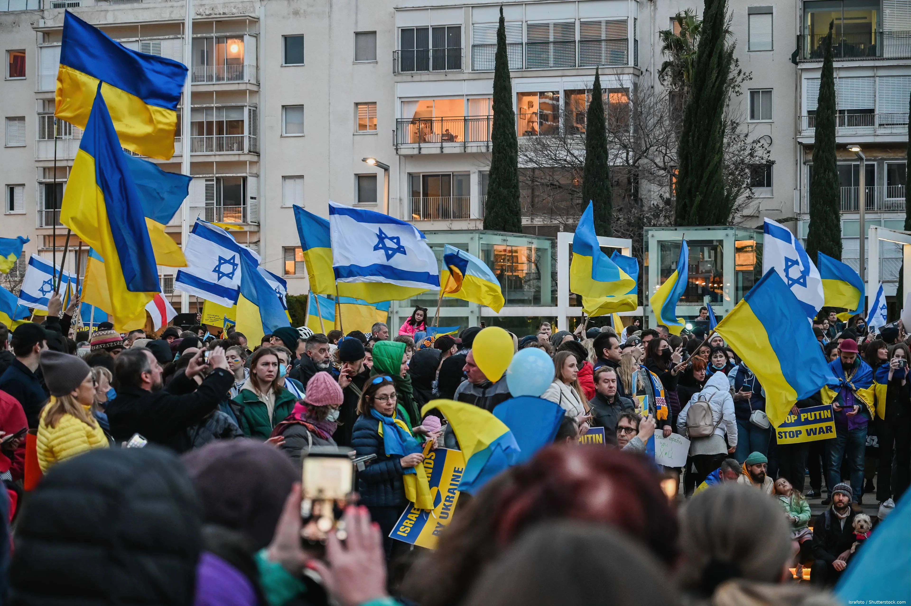 shutterstock_2137949781