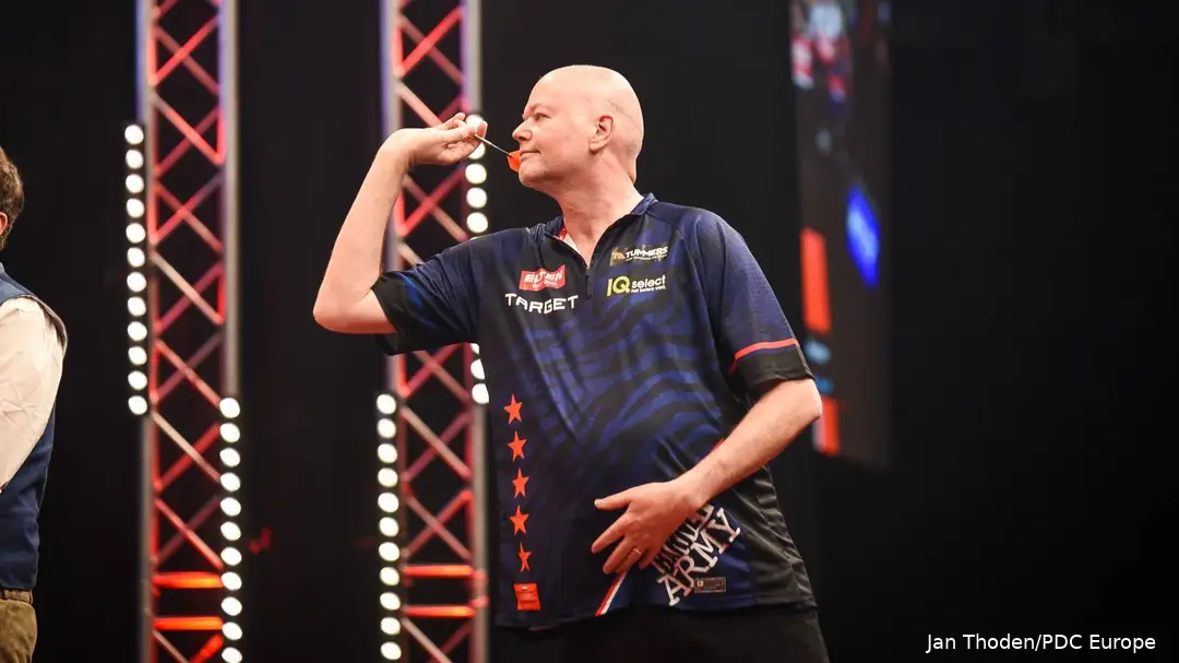 Raymond van Barneveld in action