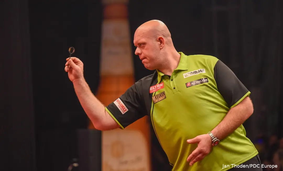 Michael van Gerwen schied in der zweiten Runde des European Darts Grand Prix mit 3-6 gegen Dirk van Duijvenbode aus