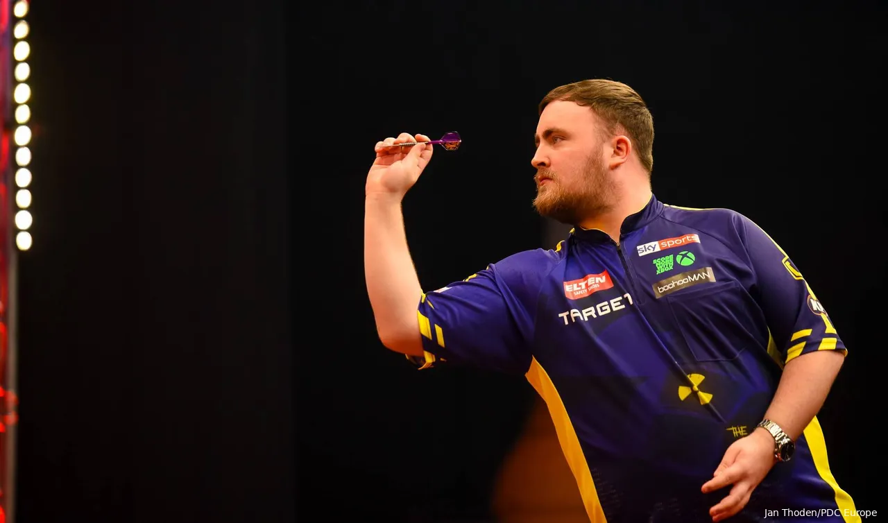 So jung und schon so gut: Luke Littler setzt auch in der Premier League Darts neue Maßstäbe