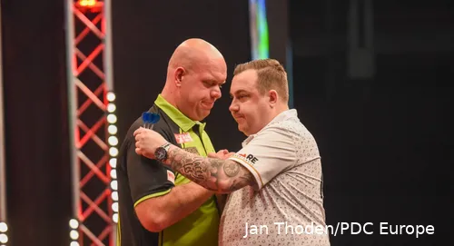 Kim Huybrechts verlor in der zweiten Runde des German Darts Grand Prix gegen Michael van Gerwen
