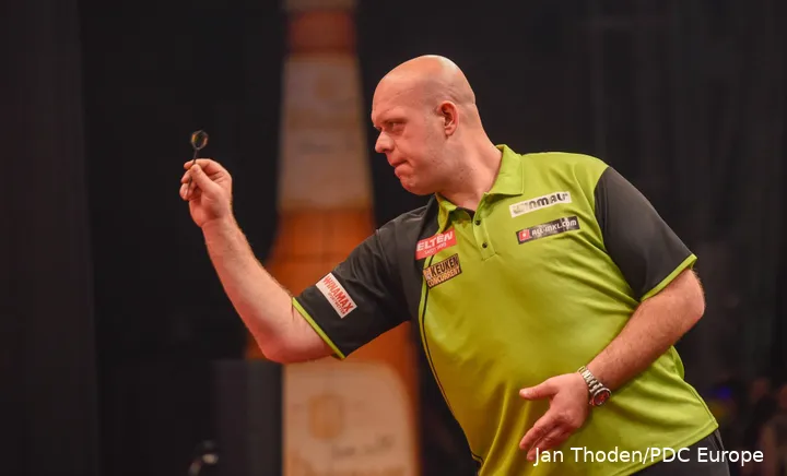 Michael van Gerwen schied in der zweiten Runde des European Darts Grand Prix mit 3-6 gegen Dirk van Duijvenbode aus