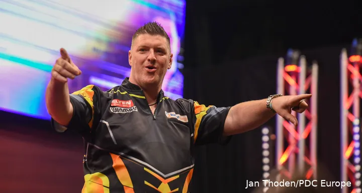 Daryl Gurney kreeg na afloop nog felicitaties van Devon Petersen