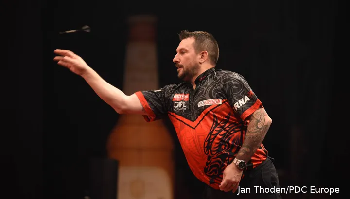 Jonny Clayton in actie