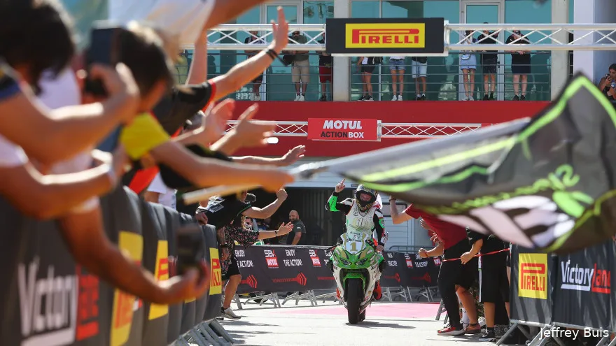 24903 dcp r11 ambience slide big