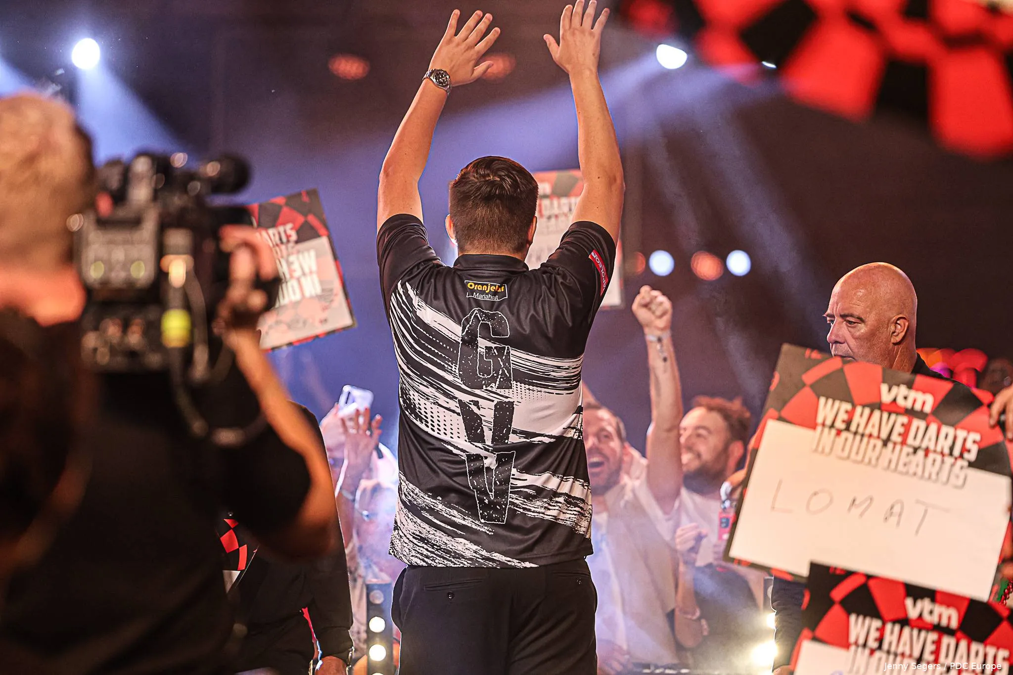 Et 10 _ Evening_ Michael Van Gerwen V Gian Van Veen-1