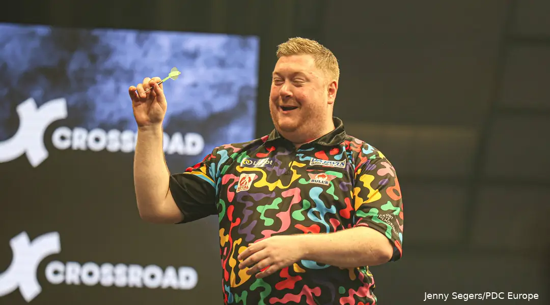Ricky Evans throws darts.