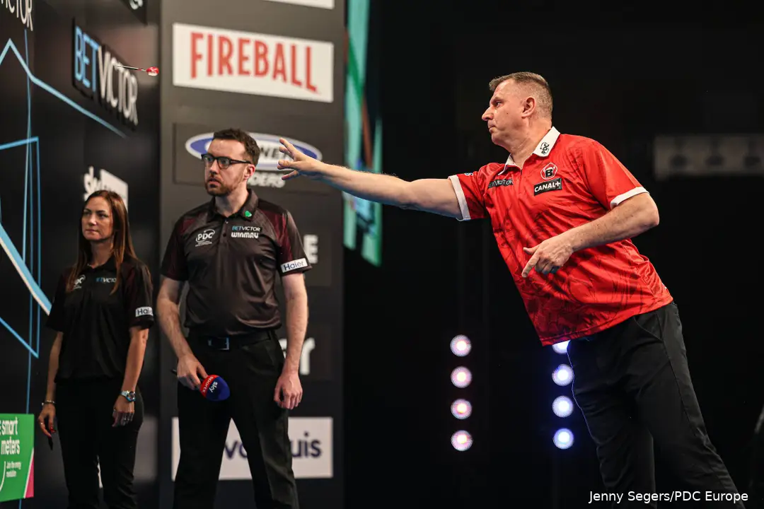 Krzysztof Ratajski in Aktion beim World Cup of Darts
