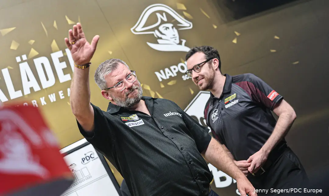 James Wade begroet het publiek