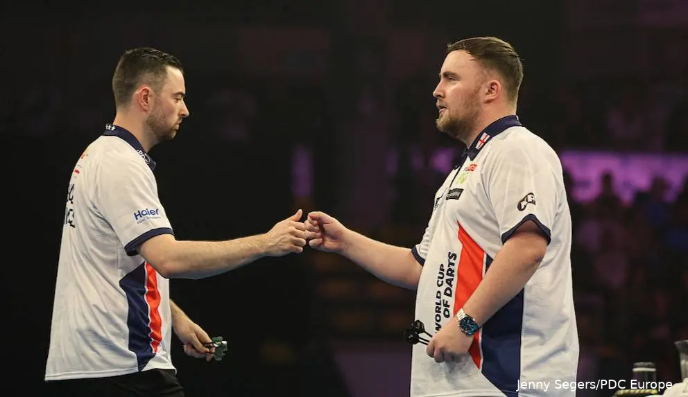 Das englische Duo beim World Cup of Darts