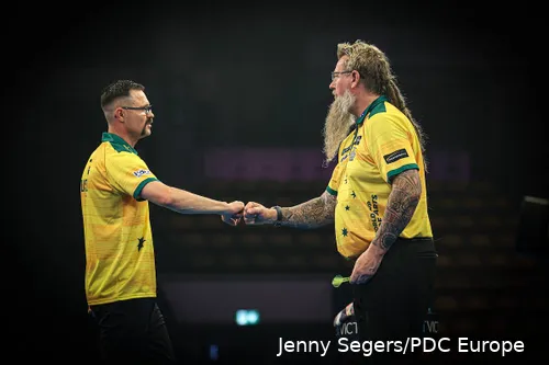 Ein eingespieltes Duo: Damon Heta und Simon Whitlock überzeugen auch beim World Cup of Darts 2025 in den australischen Nationalfarben