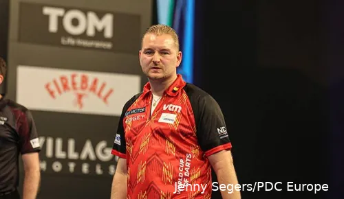 Auch das noch: Nach einer ohnehin schwierigen Zeit abseits des Oches erlebte Dimitri Van den Bergh ein World-Cup-Comeback zum Vergessen