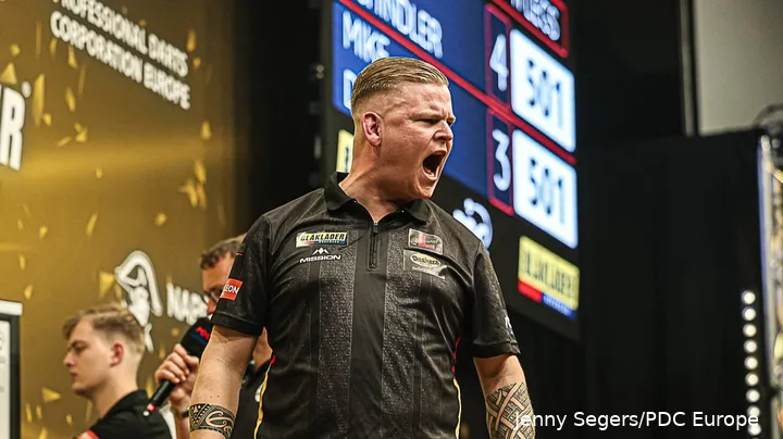 Mike De Decker roars in celebration