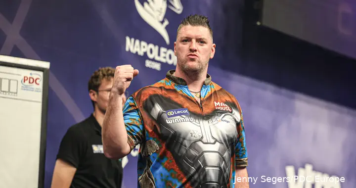 Daryl Gurney clenches fist.