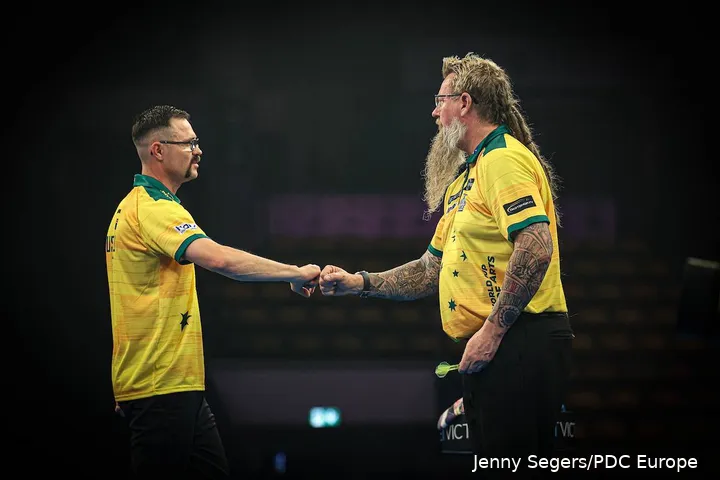 Ein eingespieltes Duo: Damon Heta und Simon Whitlock überzeugen auch beim World Cup of Darts 2025 in den australischen Nationalfarben