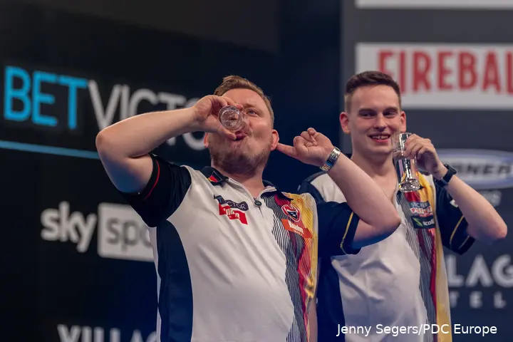 Martin Schindler und Ricardo Pietreczko beim World Cup of Darts 2026.