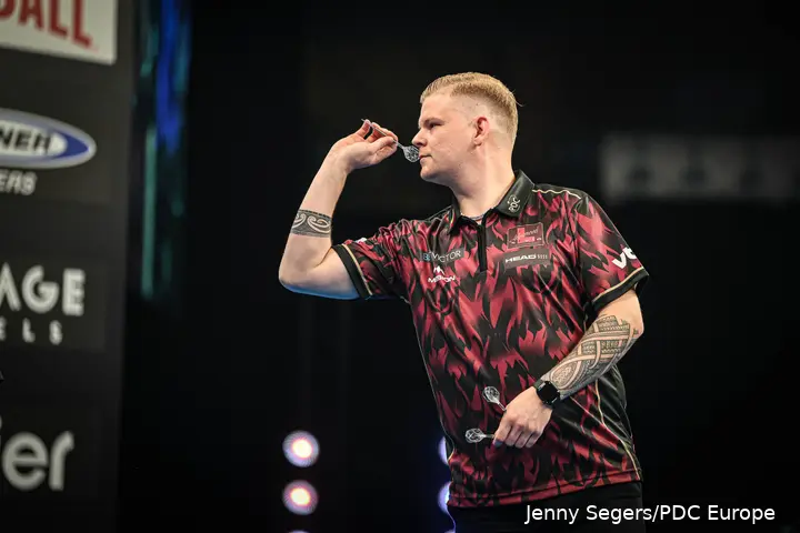 Mike De Decker in Aktion beim World Cup of Darts