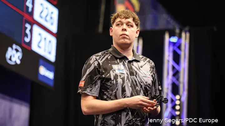 Owen Bates op het podium