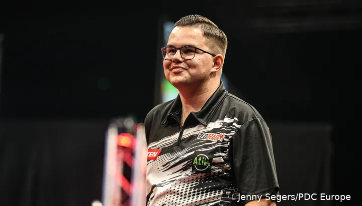 Luke Humphries treft in de openingsronde van de World Matchplay de Nederlander Gian van Veen