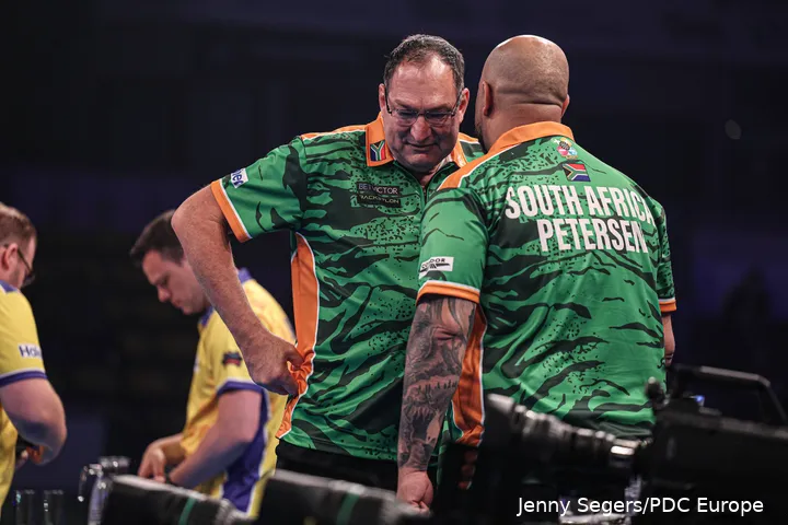 Devon Petersen en Graham Filby die Zuid-Afrika vertegenwoordigen op de World Cup of Darts 2026