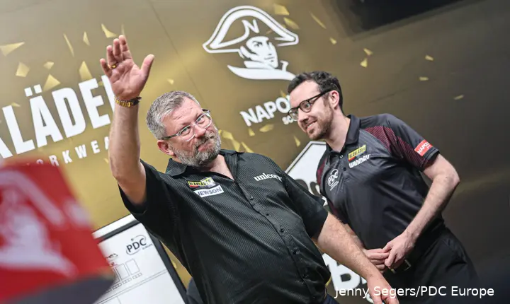 James Wade begroet het publiek