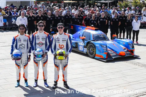 Van Uitert en zijn teamgenoten Manuel Maldonado (links) en Tijmen van der Helm (rechts) (Foto: Job van Uitert PR/Clement Marin)