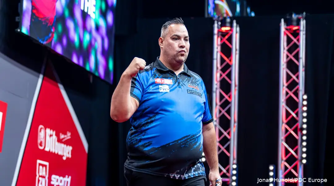 Wattimena takes on Ricardo Pietreczko in the second round