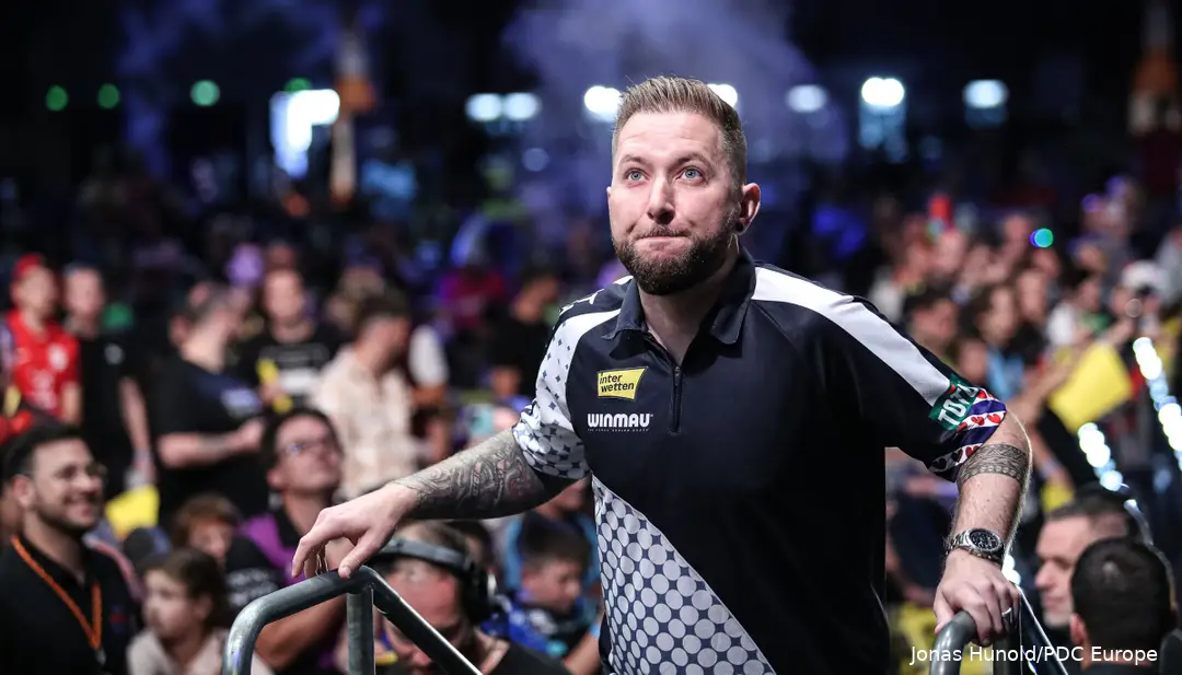 Danny Noppert in Aktion bei der Darts European Championship 2023