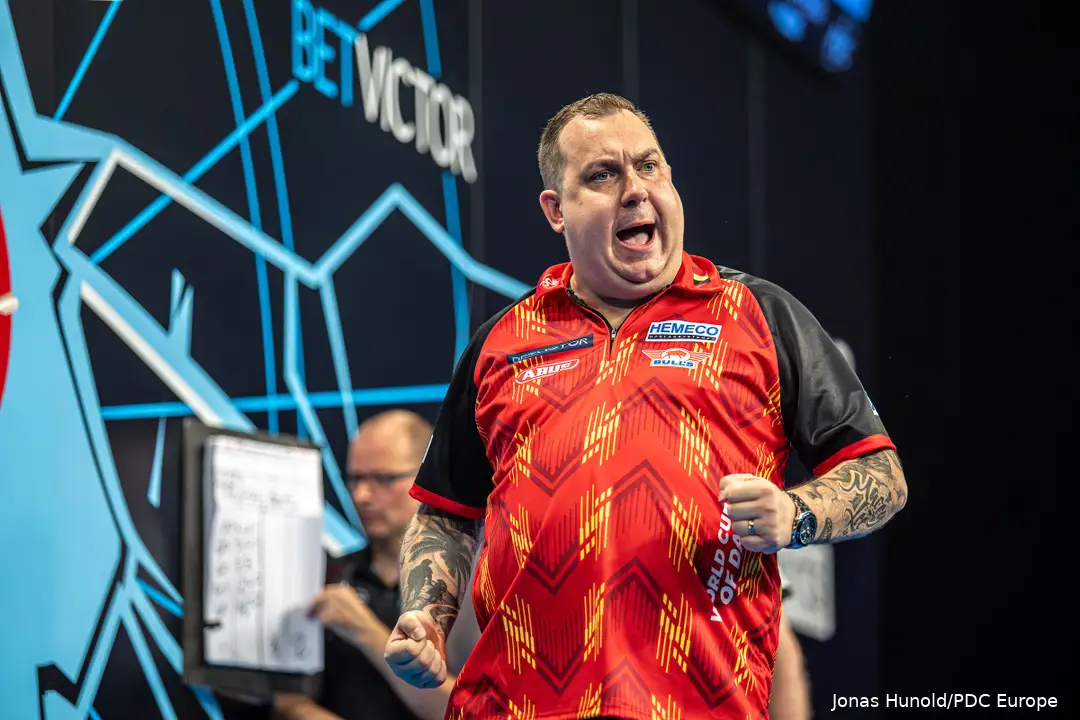 Kim Huybrechts in Aktion beim World Cup of Darts
