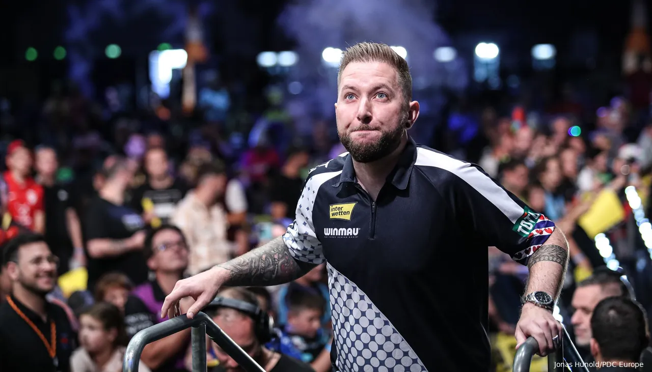 Danny Noppert in Aktion bei der Darts European Championship 2023