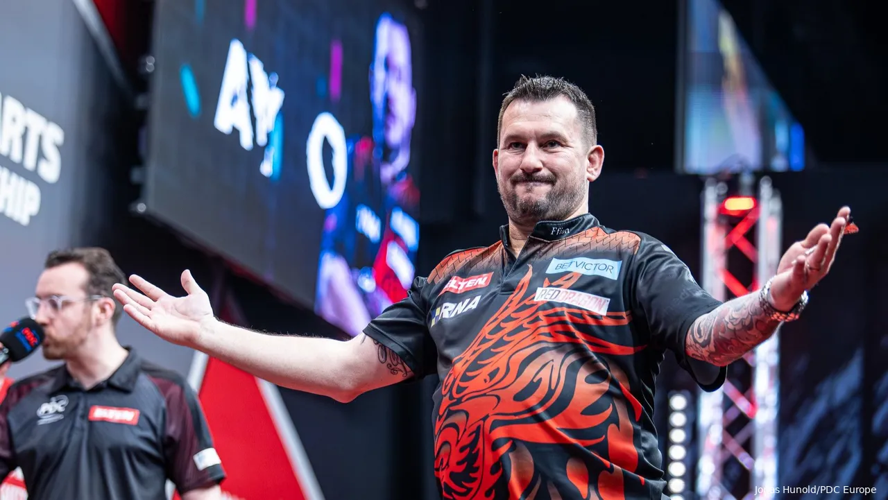 Clayton erreichte nach Sieg über van Gerwen das Finale<br>