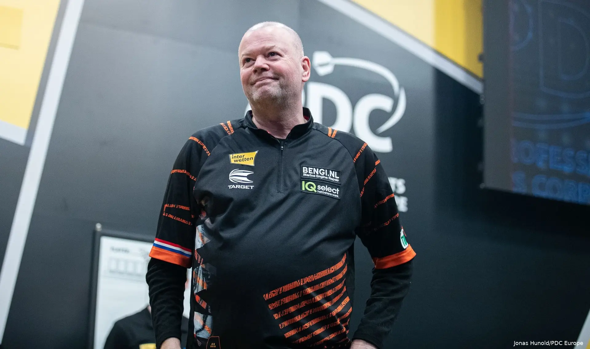 raymond van barneveld r1 ido23
