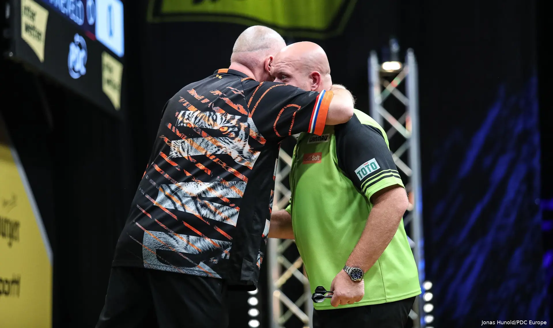 raymond van barneveld michael van gerwen