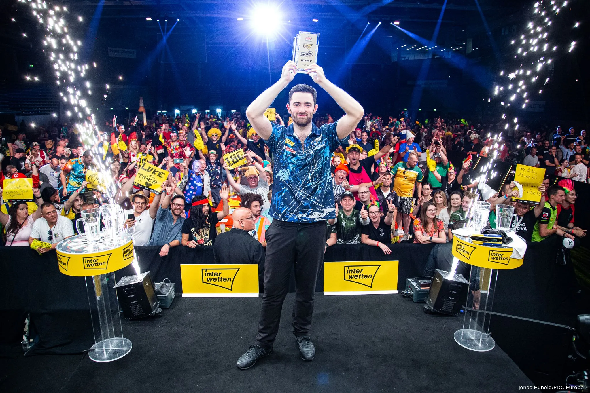 luke humphries trophy edm23 64a1eee9f0cb4