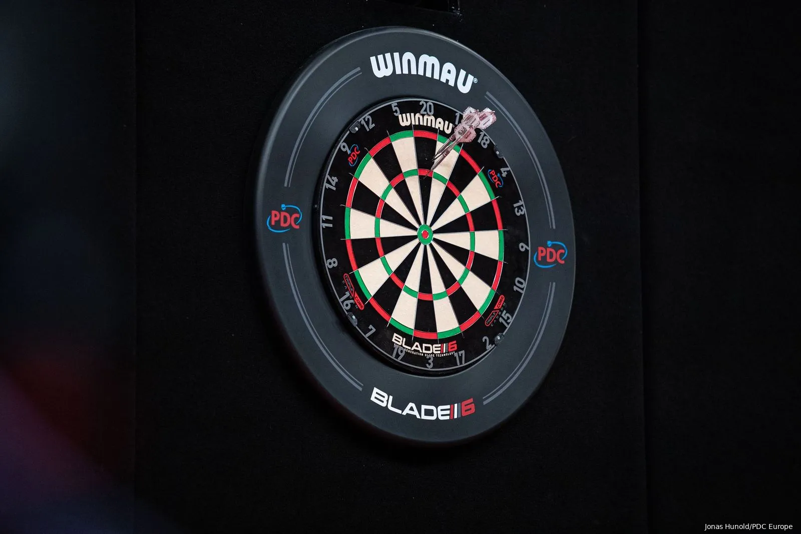 dartboard winmau blade 6