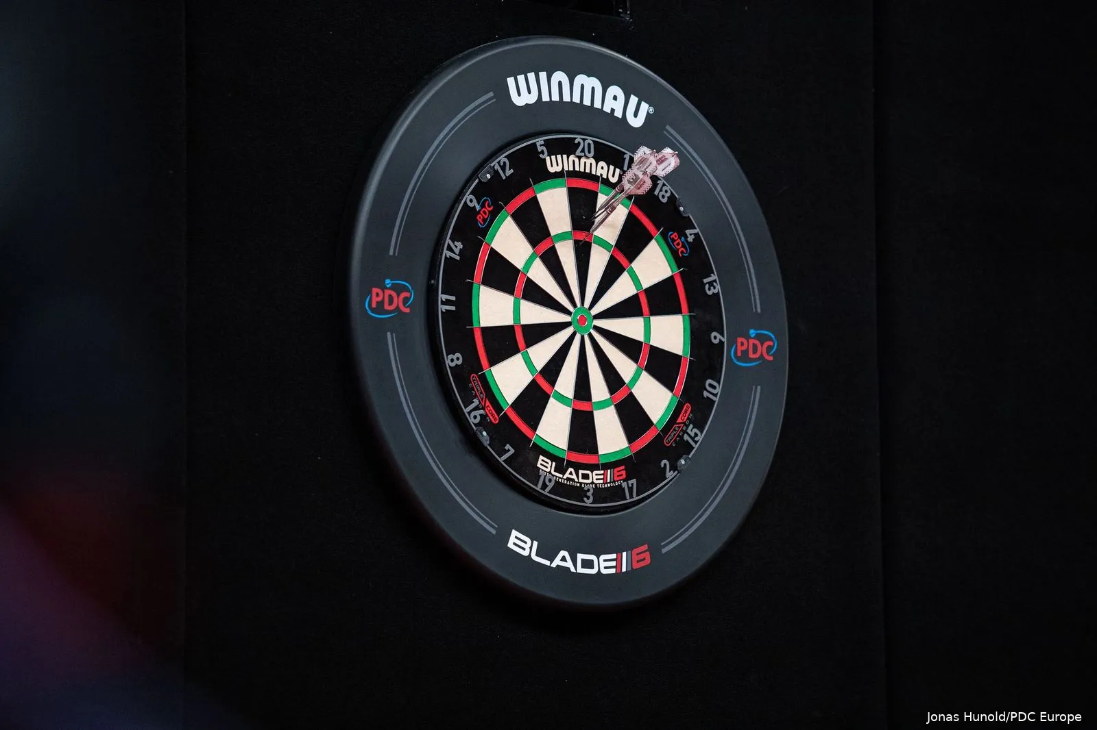dartboard winmau blade 6