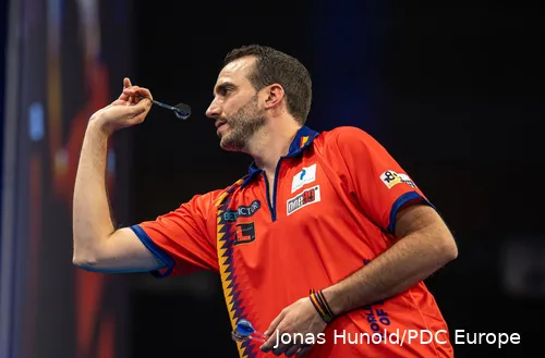 Jesus Noguera in action at the World Cup of Darts