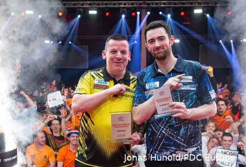 Dave Chisnall holte sich den 30.000-Pfund-Scheck im Jahr 2023, indem er Luke Humphries im Finale der Dutch Darts Championship mit 8-5 besiegte.