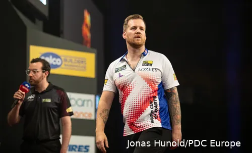 Jules van Dongen ist ein gebürtiger Niederländer, der seit vielen Jahren in den USA lebt und auch einige Jahre für dieses Land gespielt hat.